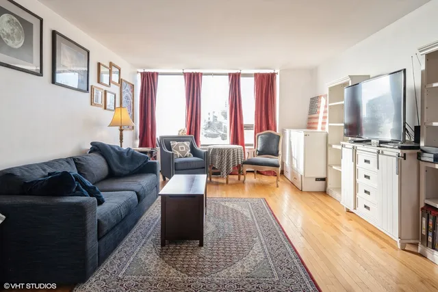 $208,000 | 3930 North Pine Grove Avenue, Unit 604, Chicago, IL 60613