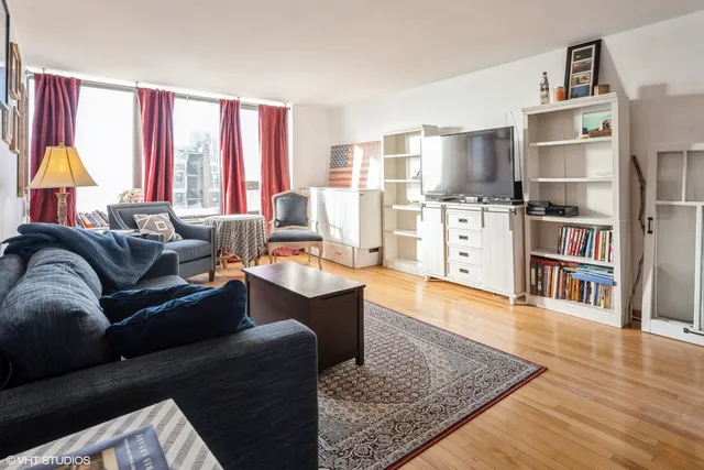 $208,000 | 3930 North Pine Grove Avenue, Unit 604, Chicago, IL 60613