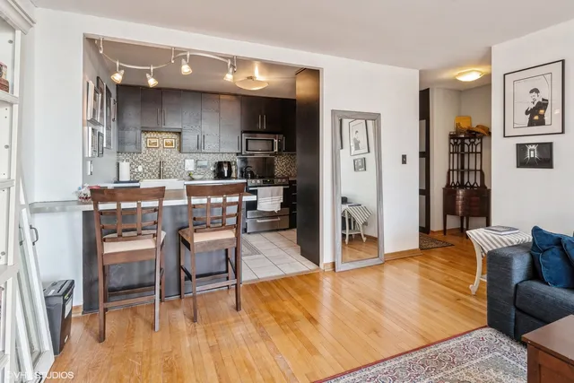 $208,000 | 3930 North Pine Grove Avenue, Unit 604, Chicago, IL 60613