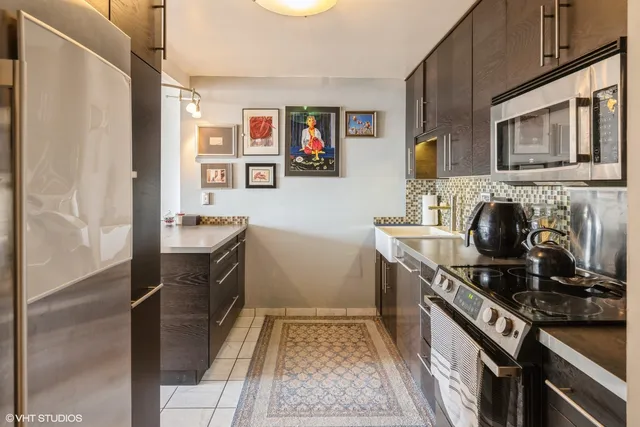 $208,000 | 3930 North Pine Grove Avenue, Unit 604, Chicago, IL 60613