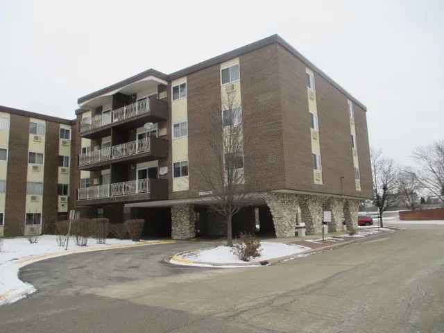 $195,000 | 1321 South Finley Road, Unit 211, Lombard, IL 60148