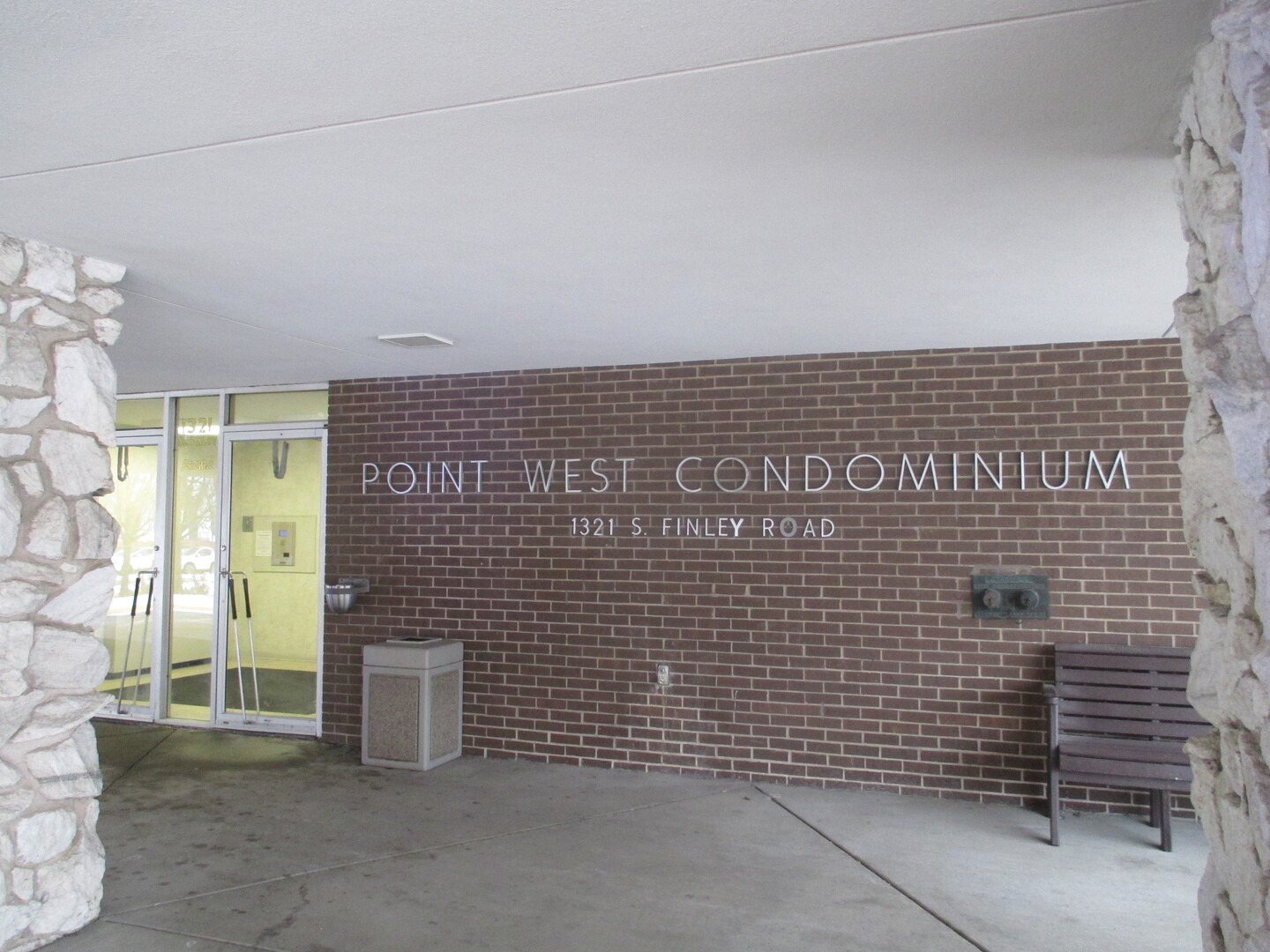 1321 South Finley Road, Unit 211 Lombard, IL 60148 - Photo 3 of 28