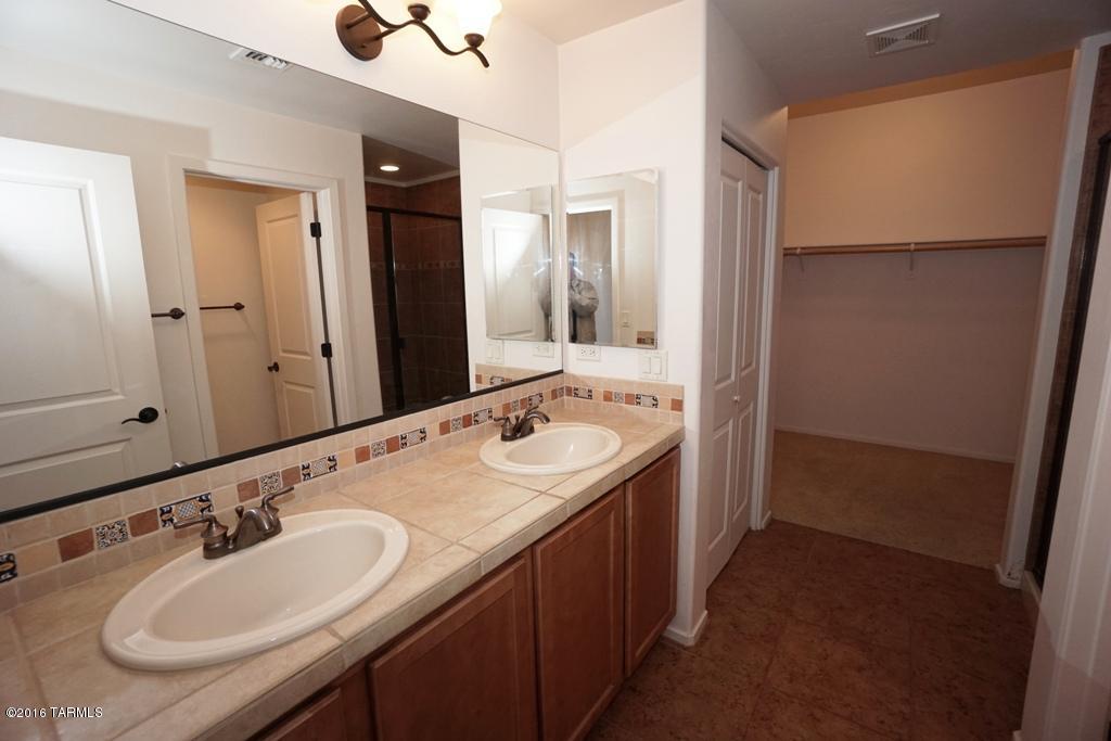 2018 East River Road, Unit 105 Tucson, AZ 85718 - Photo 5 of 9
