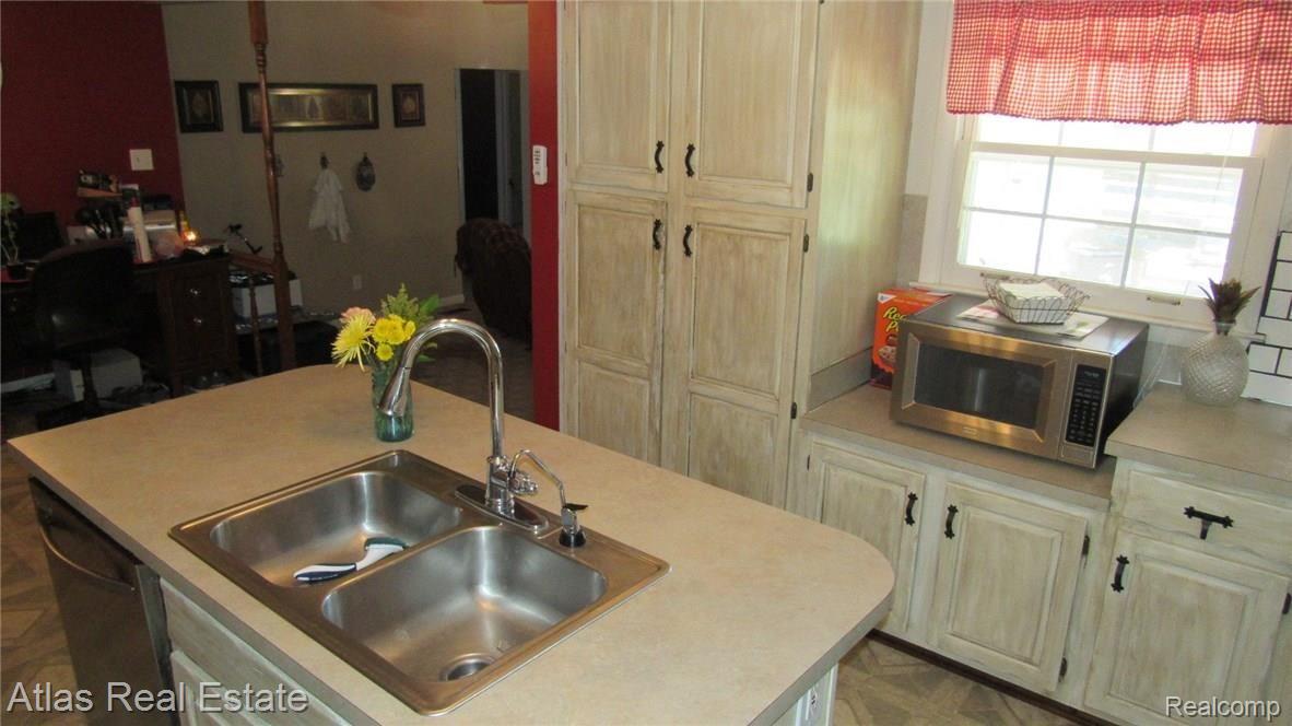 8062 Burleigh Road Grand Blanc, MI 48439 - Photo 15 of 26 IMG_7083.JPG