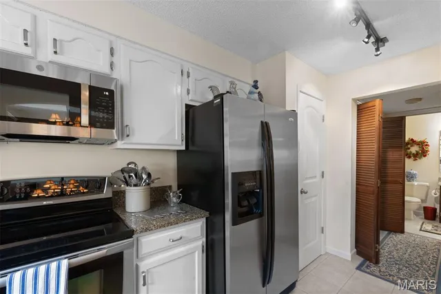 $339,900 | 1940 Meadowtree Lane, Unit 2, Kirkwood, MO 63122