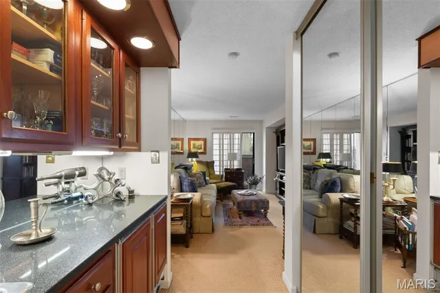 $339,900 | 1940 Meadowtree Lane, Unit 2, Kirkwood, MO 63122