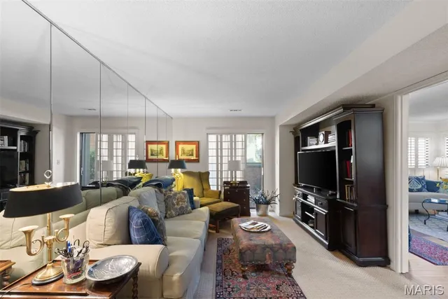 $339,900 | 1940 Meadowtree Lane, Unit 2, Kirkwood, MO 63122