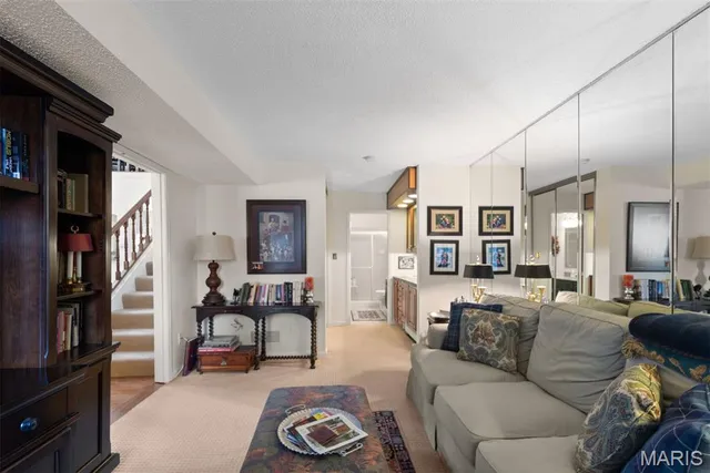 $339,900 | 1940 Meadowtree Lane, Unit 2, Kirkwood, MO 63122