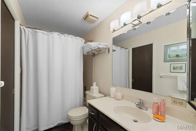 $339,900 | 1940 Meadowtree Lane, Unit 2, Kirkwood, MO 63122