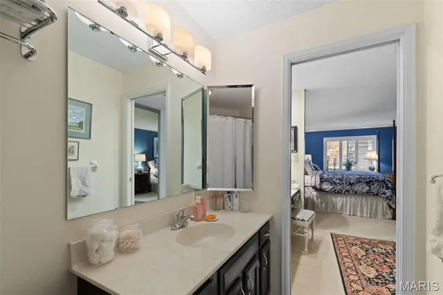 $339,900 | 1940 Meadowtree Lane, Unit 2, Kirkwood, MO 63122