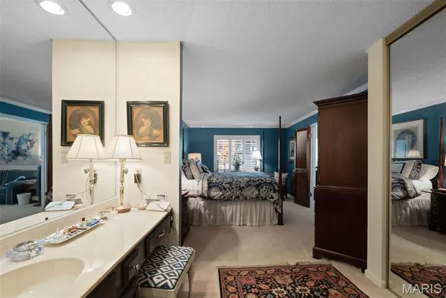 $339,900 | 1940 Meadowtree Lane, Unit 2, Kirkwood, MO 63122