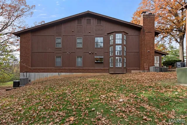 $339,900 | 1940 Meadowtree Lane, Unit 2, Kirkwood, MO 63122