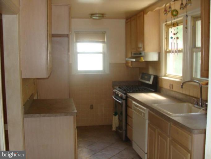 4103 Roanoke Road Hyattsville, MD 20782 - Photo 7 of 16 Kitchen