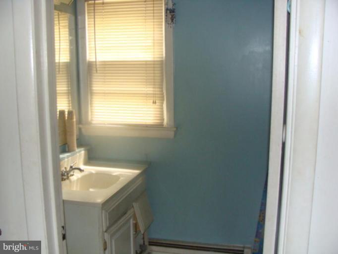 4103 Roanoke Road Hyattsville, MD 20782 - Photo 8 of 16 Bath #1