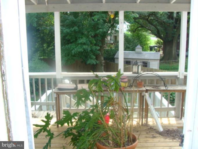 4103 Roanoke Road Hyattsville, MD 20782 - Photo 10 of 16 Deckk