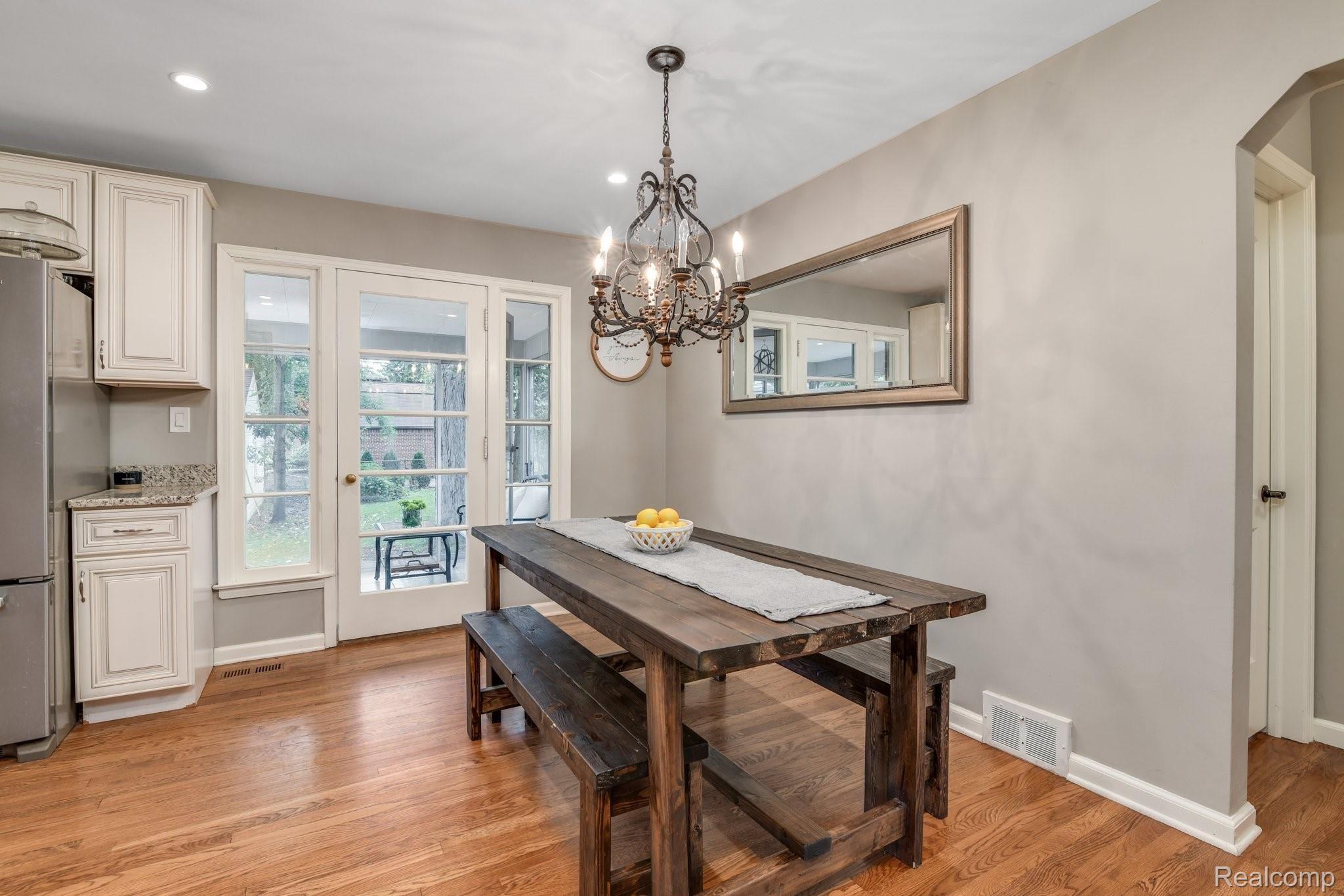 1315 Cadieux Road Grosse Pointe, MI 48230 - Photo 7 of 32 19-web-or-mls-1315 Cadieux Road - Grosse Pointe0018.jpg
