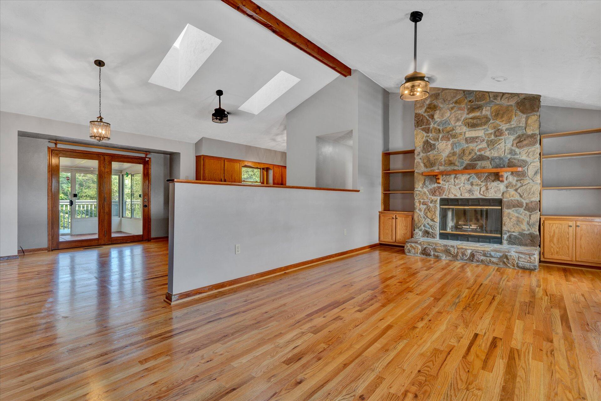 3700 Rte 3004 Roanoke, VA 24012 - Photo 7 of 40 09-DSC00007
