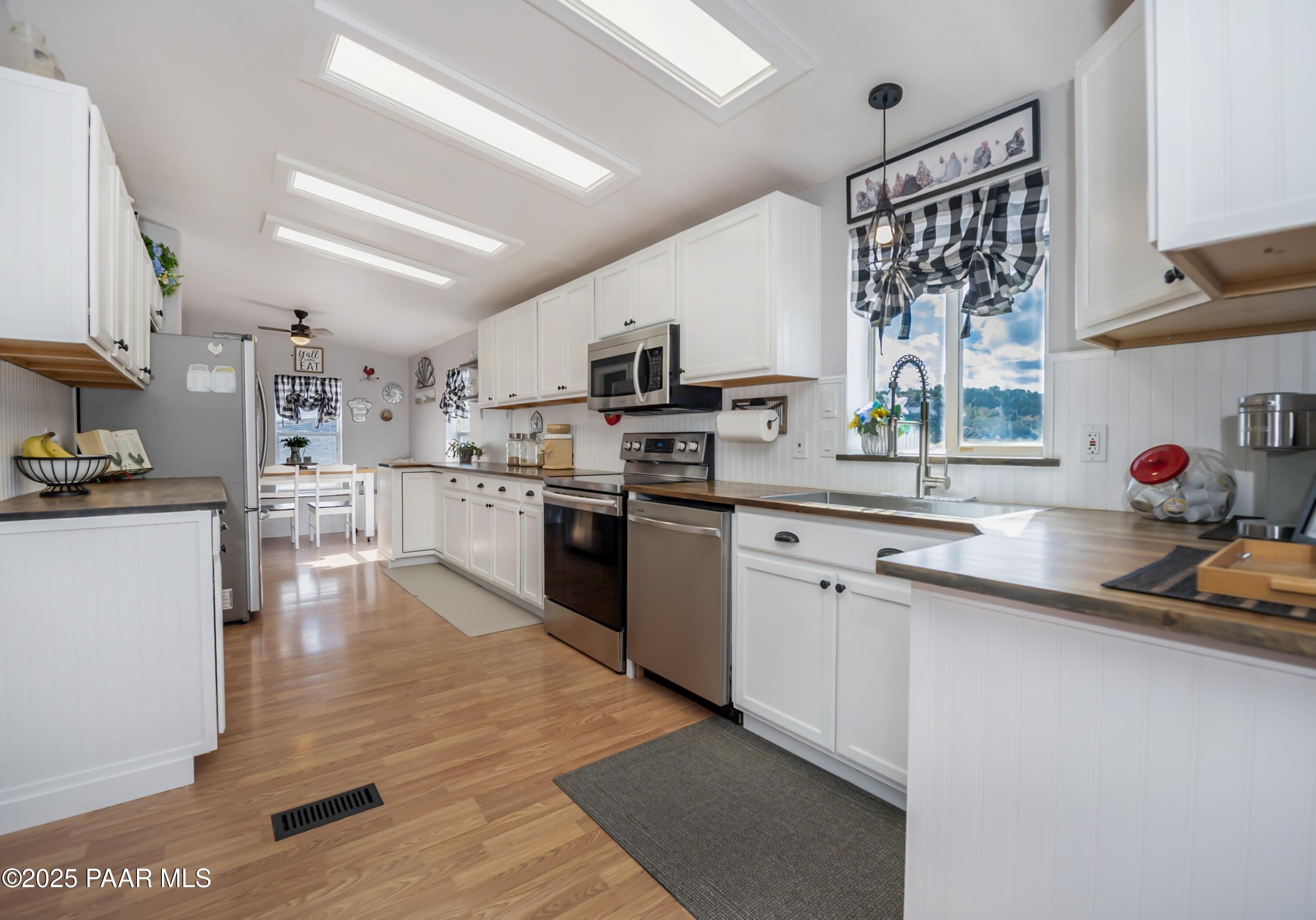 12320 Jacobs Road Mayer, AZ 86333 - Photo 8 of 37 Kitchen
