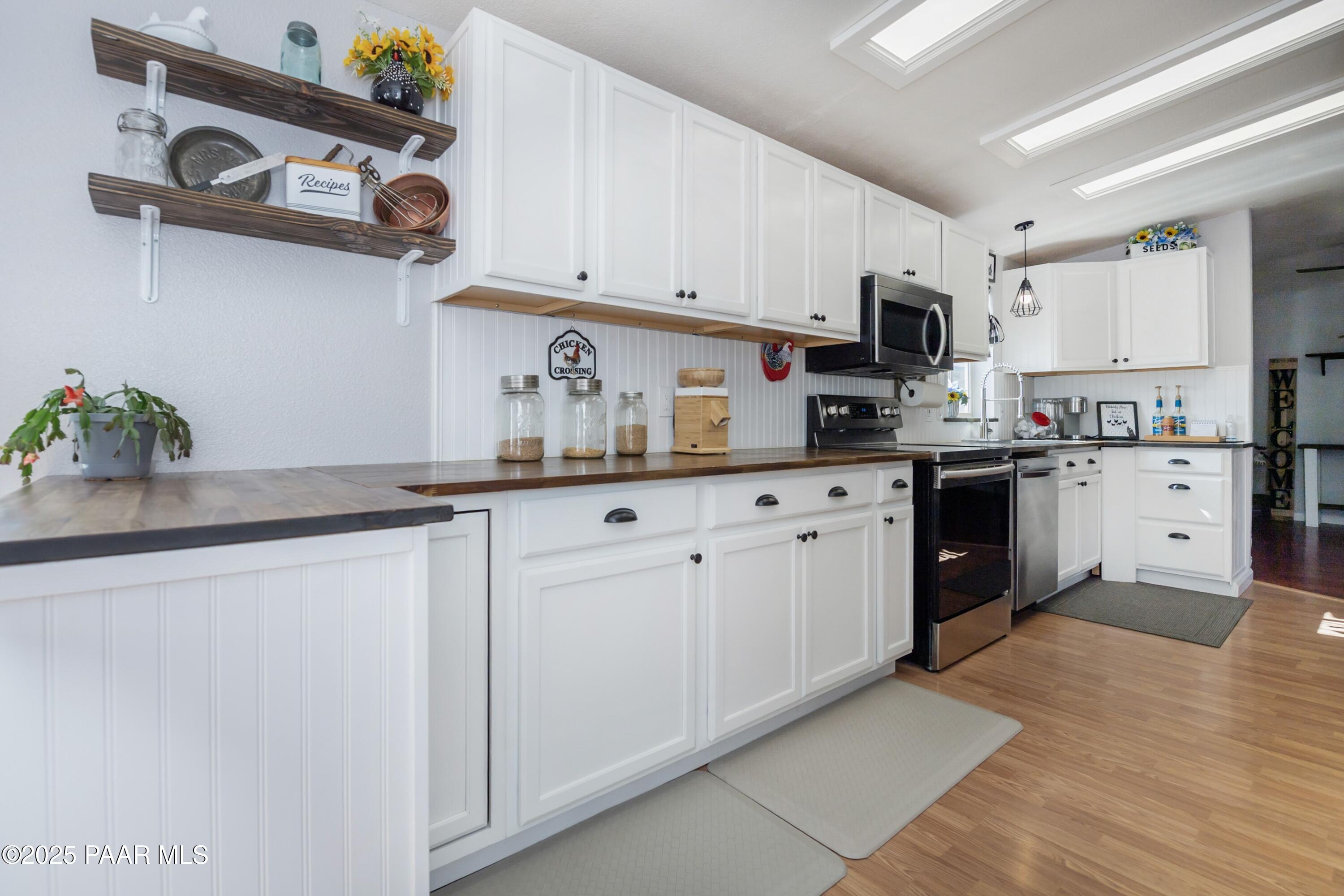 12320 Jacobs Road Mayer, AZ 86333 - Photo 9 of 37 Kitchen