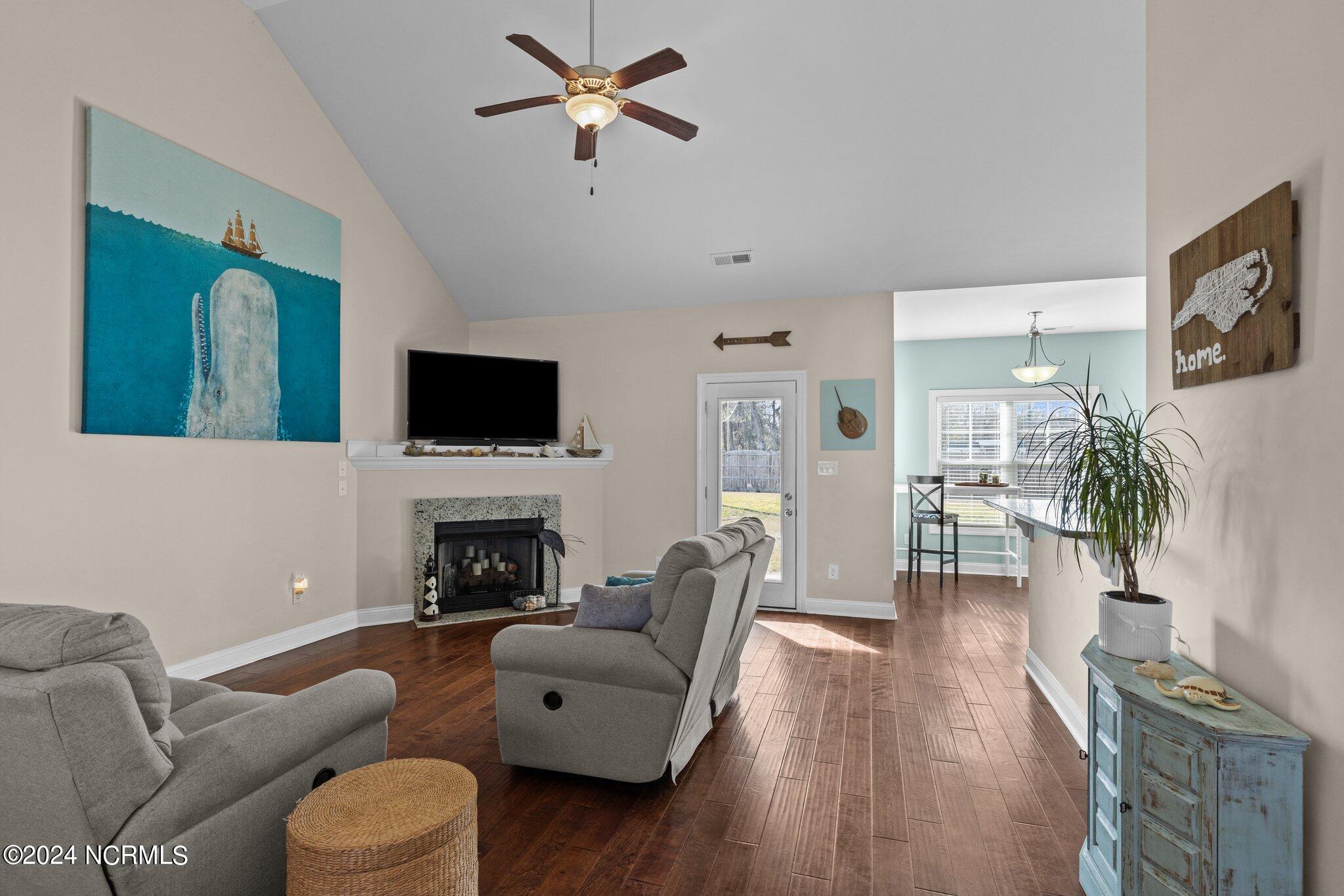 217 Echo Ridge Road Swansboro, NC 28584 - Photo 4 of 31 Living Room