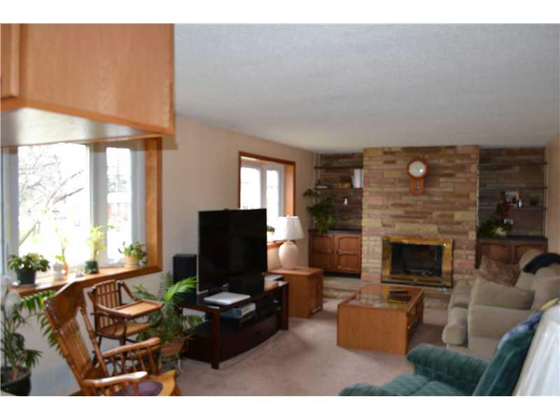 5346 Blossom Road Baldwin, PA 15236 - Photo 6 of 19 Living Room.