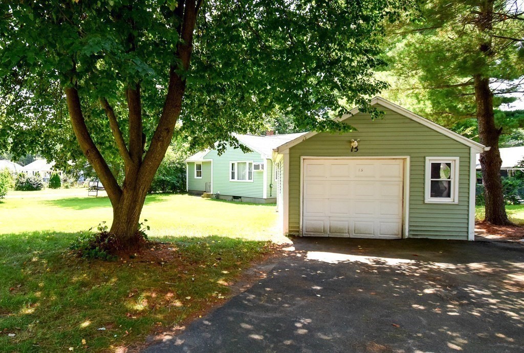15 Gatewood Road Springfield, MA 01119 - Photo 3 of 36