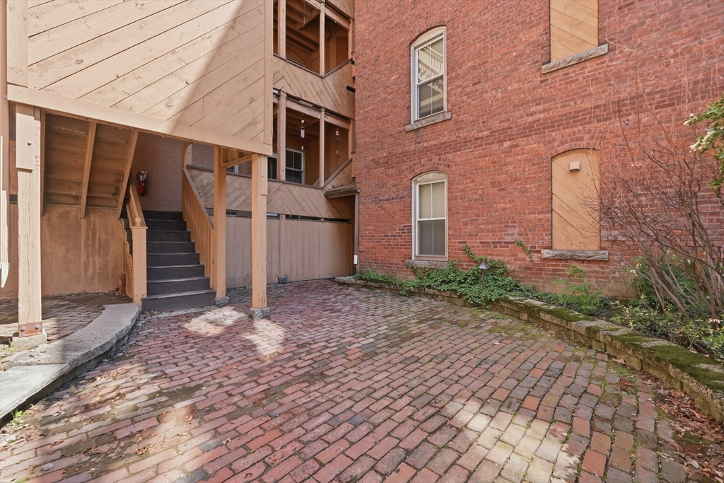 4 Chatham Place, Unit 3 Worcester, MA 01609 - Photo 25 of 32