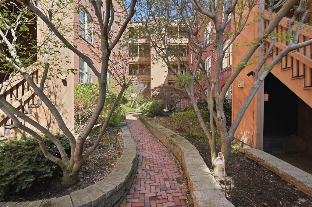 4 Chatham Place, Unit 3 Worcester, MA 01609 - Photo 27 of 32