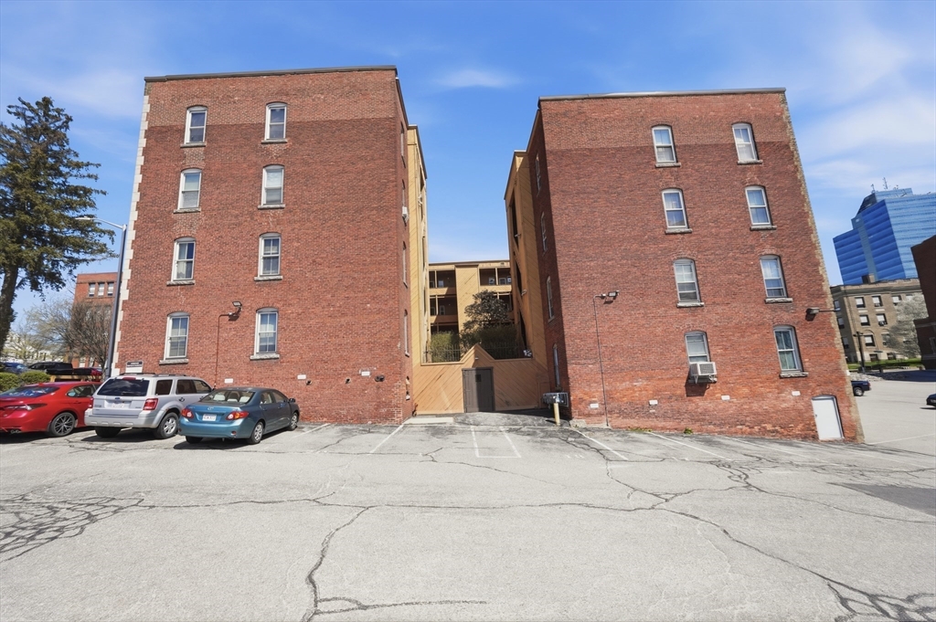 4 Chatham Place, Unit 3 Worcester, MA 01609 - Photo 31 of 32