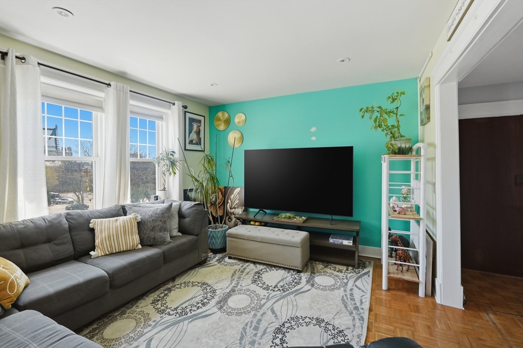 4 Chatham Place, Unit 3 Worcester, MA 01609 - Photo 5 of 32