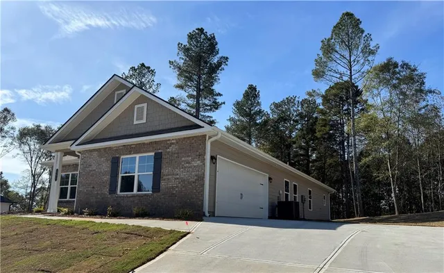 $444,769 | 584 Walnut Crk Parkway, Pendergrass, GA 30567
