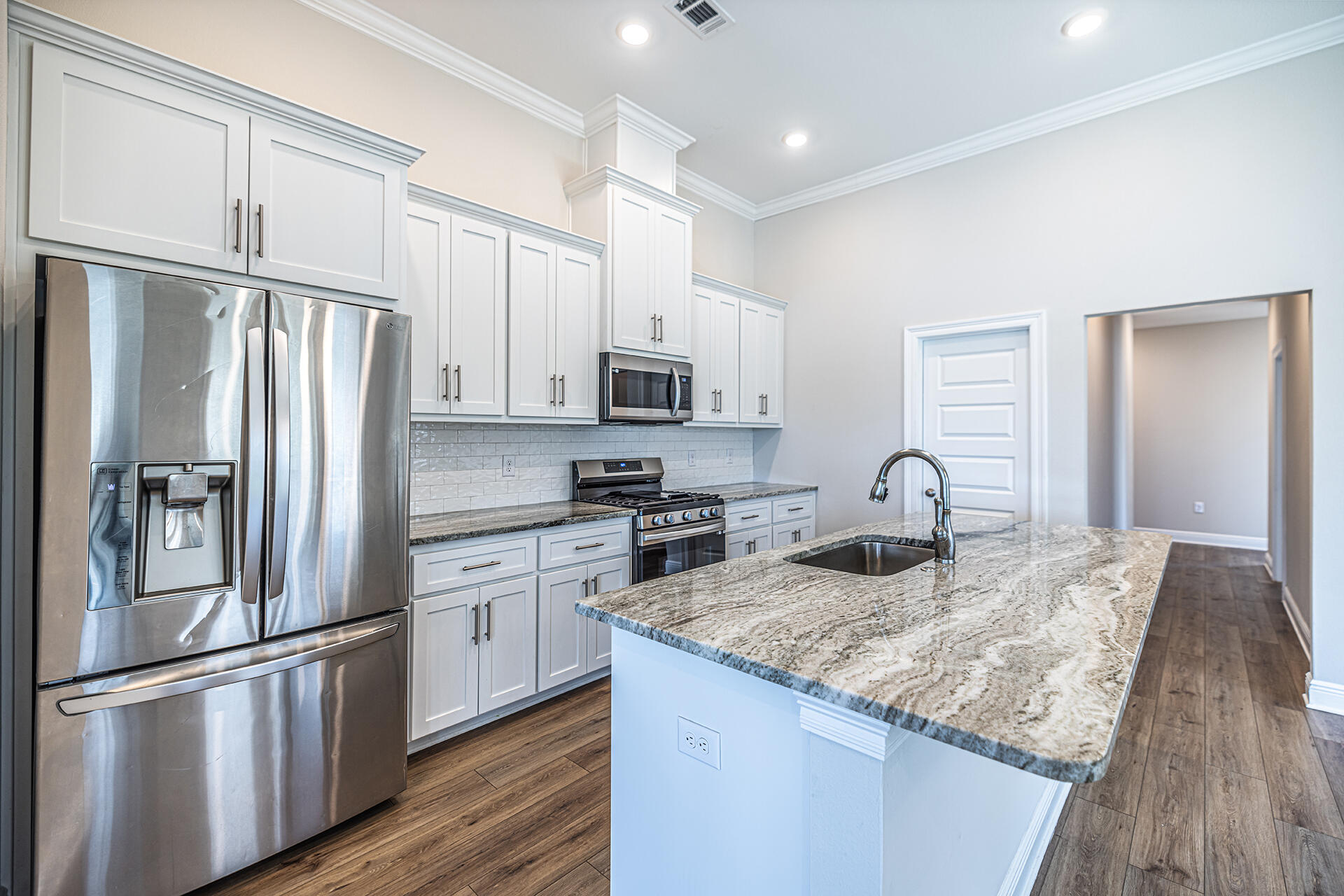 8959 Eureka Street Milton, FL 32583 - Photo 15 of 37 a kitchen with granite countertop a refrigerator stove and sink