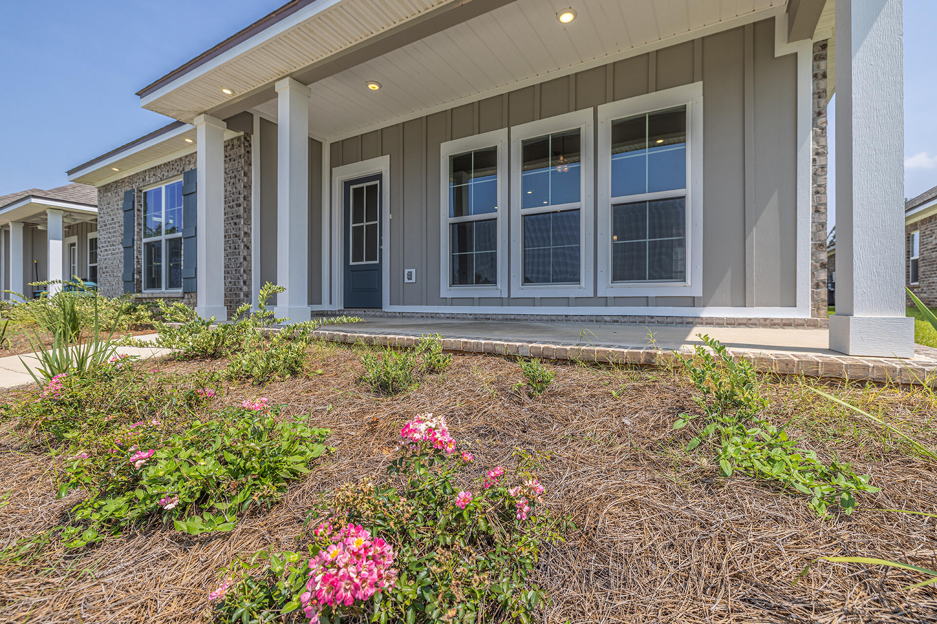 8959 Eureka Street Milton, FL 32583 - Photo 4 of 37 a view of a house with a yard