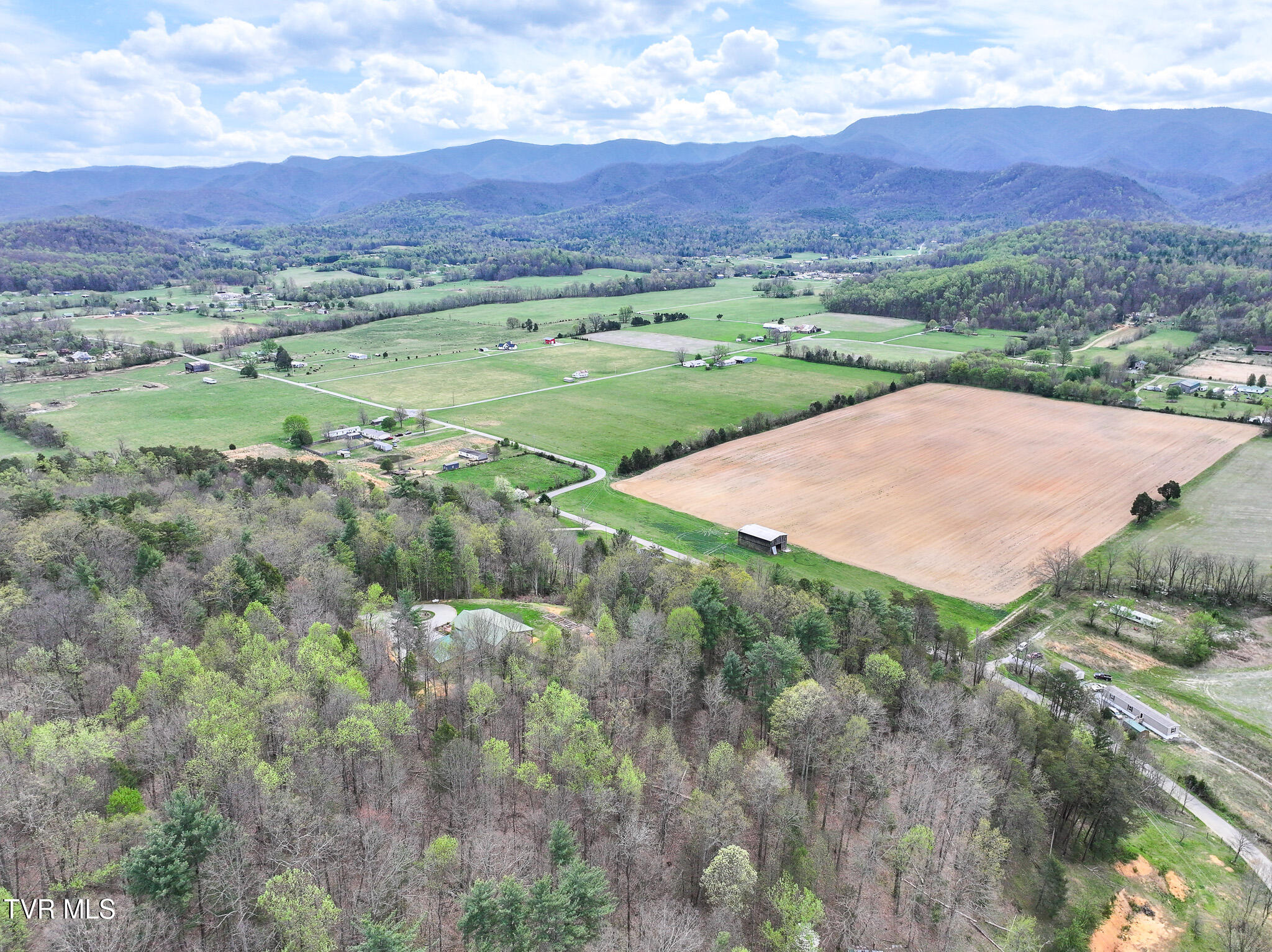 805 Fox Road Chuckey, TN 37641 - Photo 25 of 32 DJI_20260403113042_0065_D