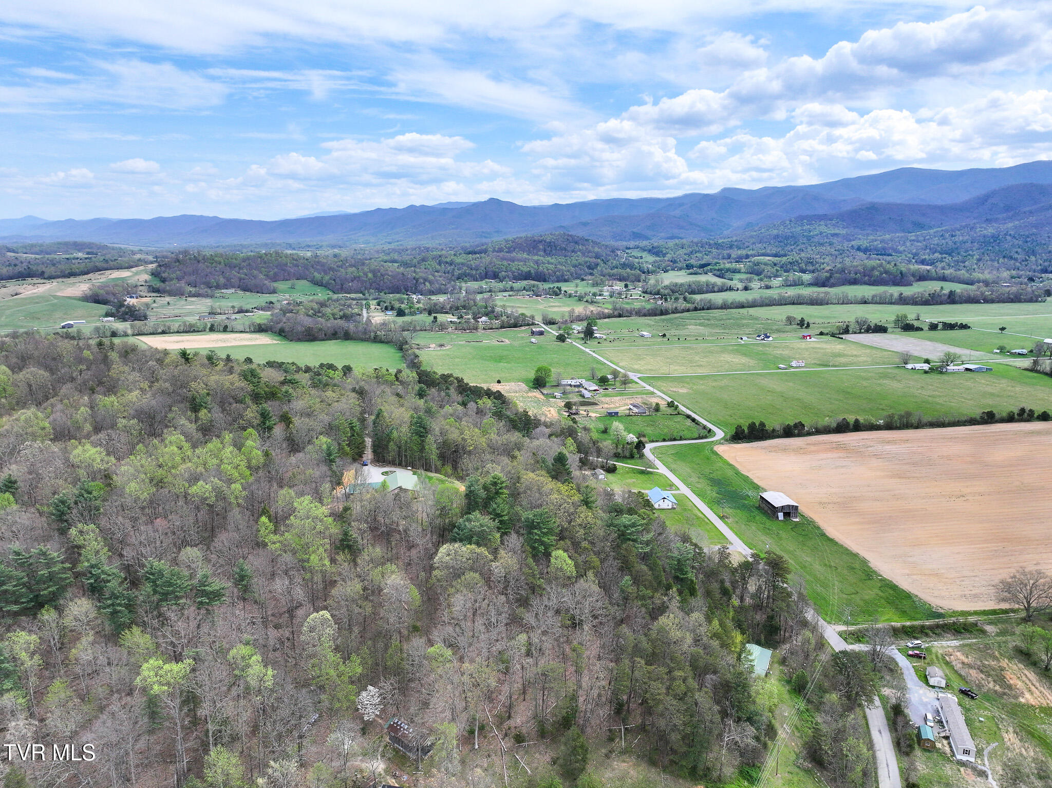 805 Fox Road Chuckey, TN 37641 - Photo 26 of 32 DJI_20260403113106_0066_D