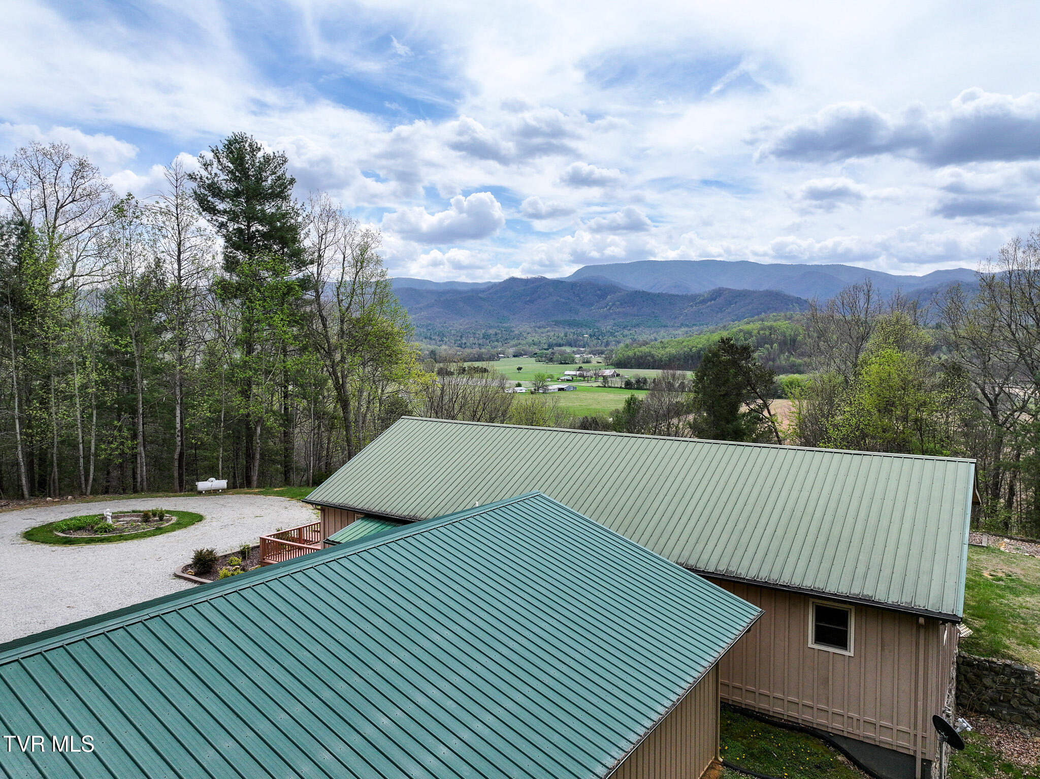 805 Fox Road Chuckey, TN 37641 - Photo 30 of 32 DJI_20260403113247_0071_D