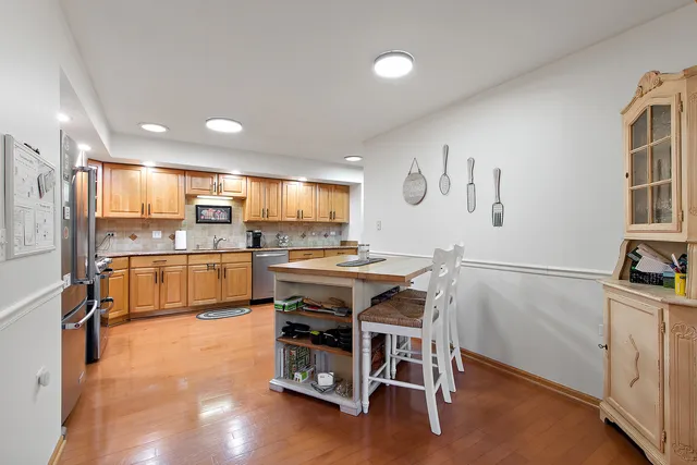 $430,000 | 10433 San Luis Lane, Orland Park, IL 60467