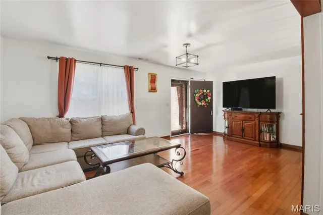 $164,900 | 4376 Tavistock Circle, St. Louis, MO 63129