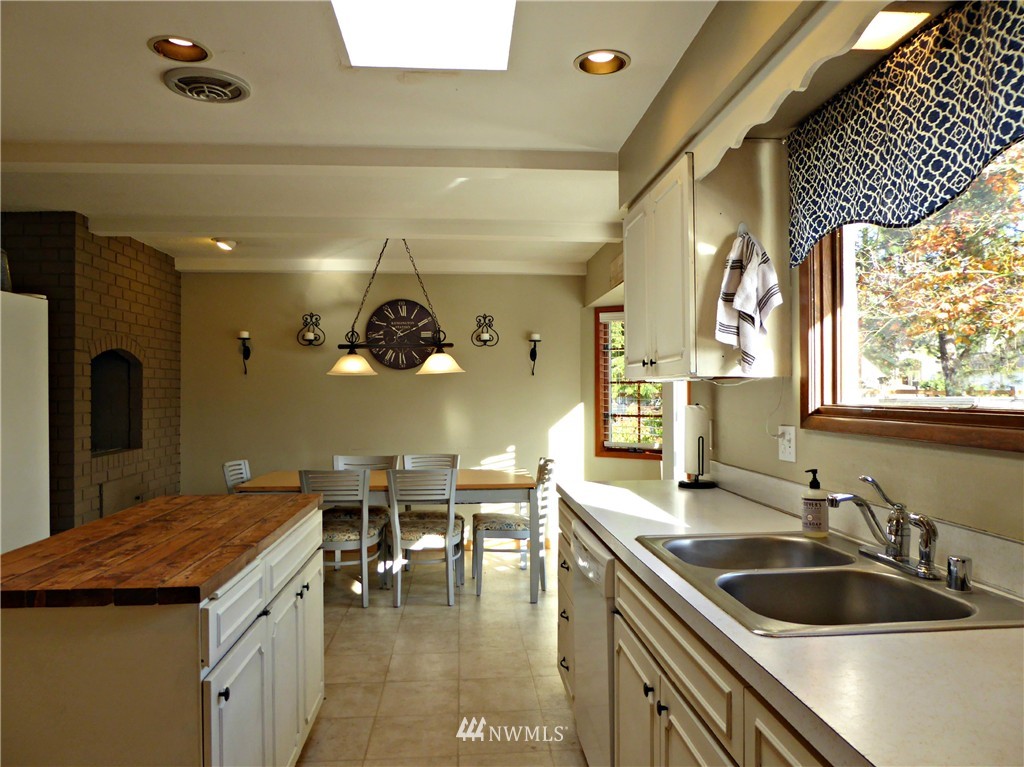 8628 Bender Road Lynden, WA 98264 - Photo 8 of 25 Gallery Image 8