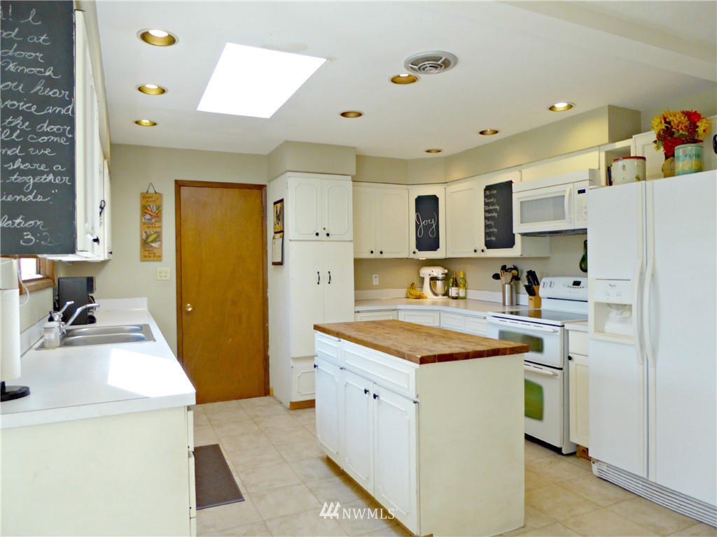8628 Bender Road Lynden, WA 98264 - Photo 9 of 25 Gallery Image 9
