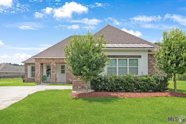 $350,000 | 16142 Redstone Drive, Pride, LA 70770