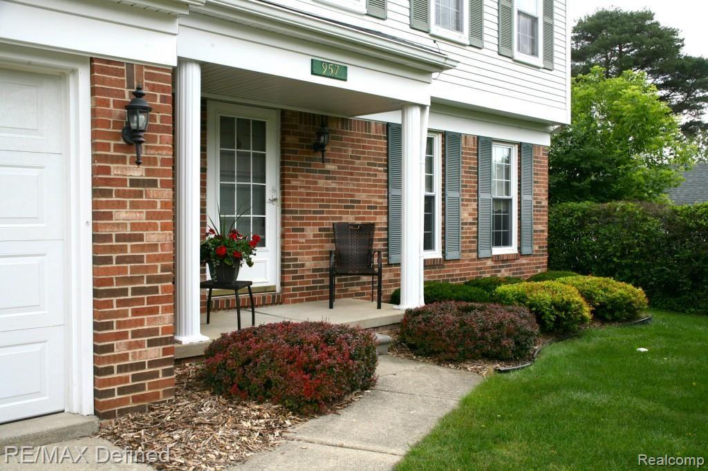 957 Hadley Road Rochester, MI 48307 - Photo 2 of 23 #2.jpg
