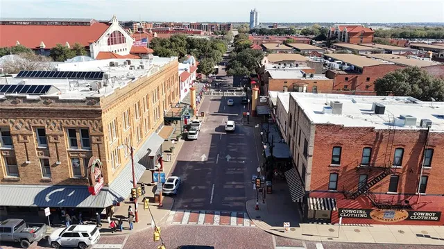 $385,000 | 3116 North Pecan Street, Fort Worth, TX 76106