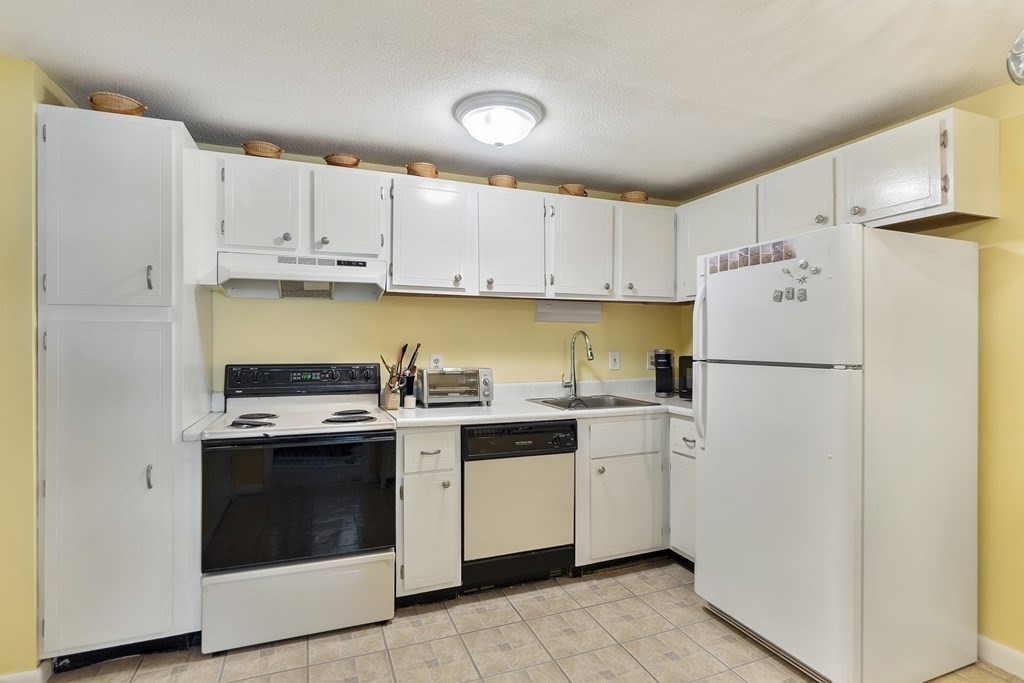 37 Leonard Road, Unit 37 Boxborough, MA 01719 - Photo 3 of 20 a kitchen with cabinets appliances and a sink