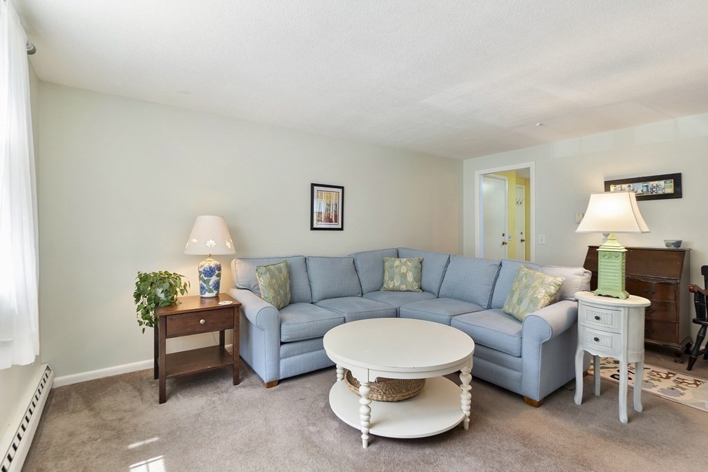 37 Leonard Road, Unit 37 Boxborough, MA 01719 - Photo 7 of 20 a living room with furniture and a lamp