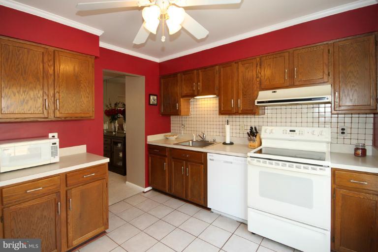 7324 Spring View Court Springfield, VA 22153 - Photo 11 of 29 Kitchen