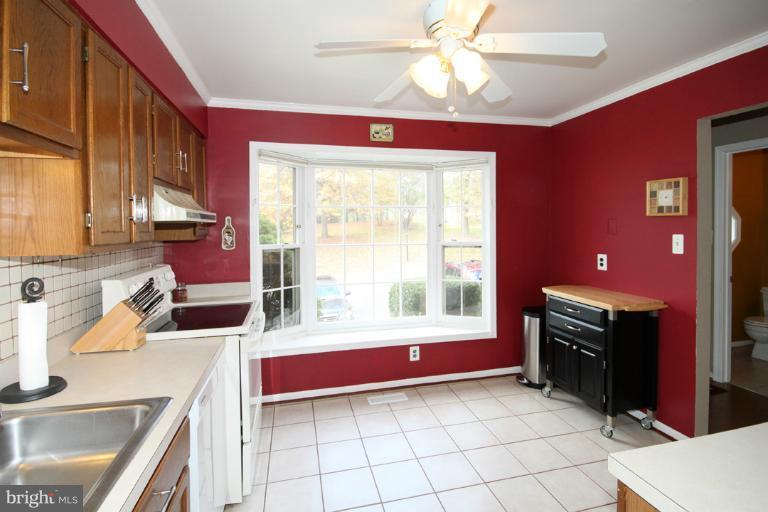 7324 Spring View Court Springfield, VA 22153 - Photo 12 of 29 Kitchen