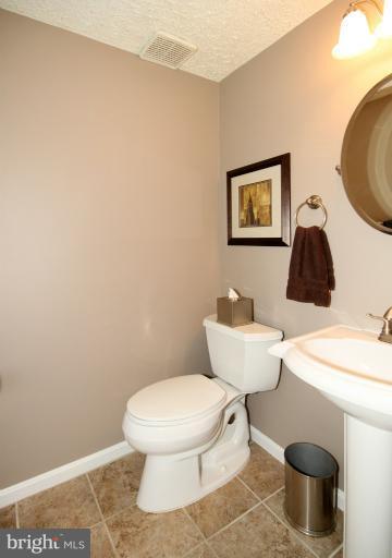 7324 Spring View Court Springfield, VA 22153 - Photo 24 of 29 Bath