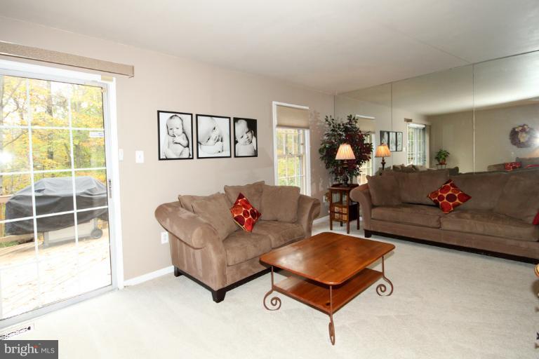 7324 Spring View Court Springfield, VA 22153 - Photo 5 of 29 Living Room