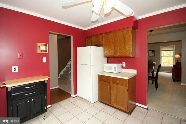7324 Spring View Court Springfield, VA 22153 - Photo 9 of 29 Kitchen